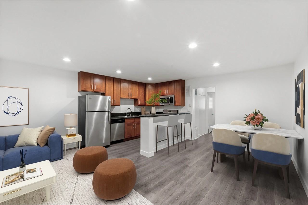 925 W 30th St - Photo 7 of 50