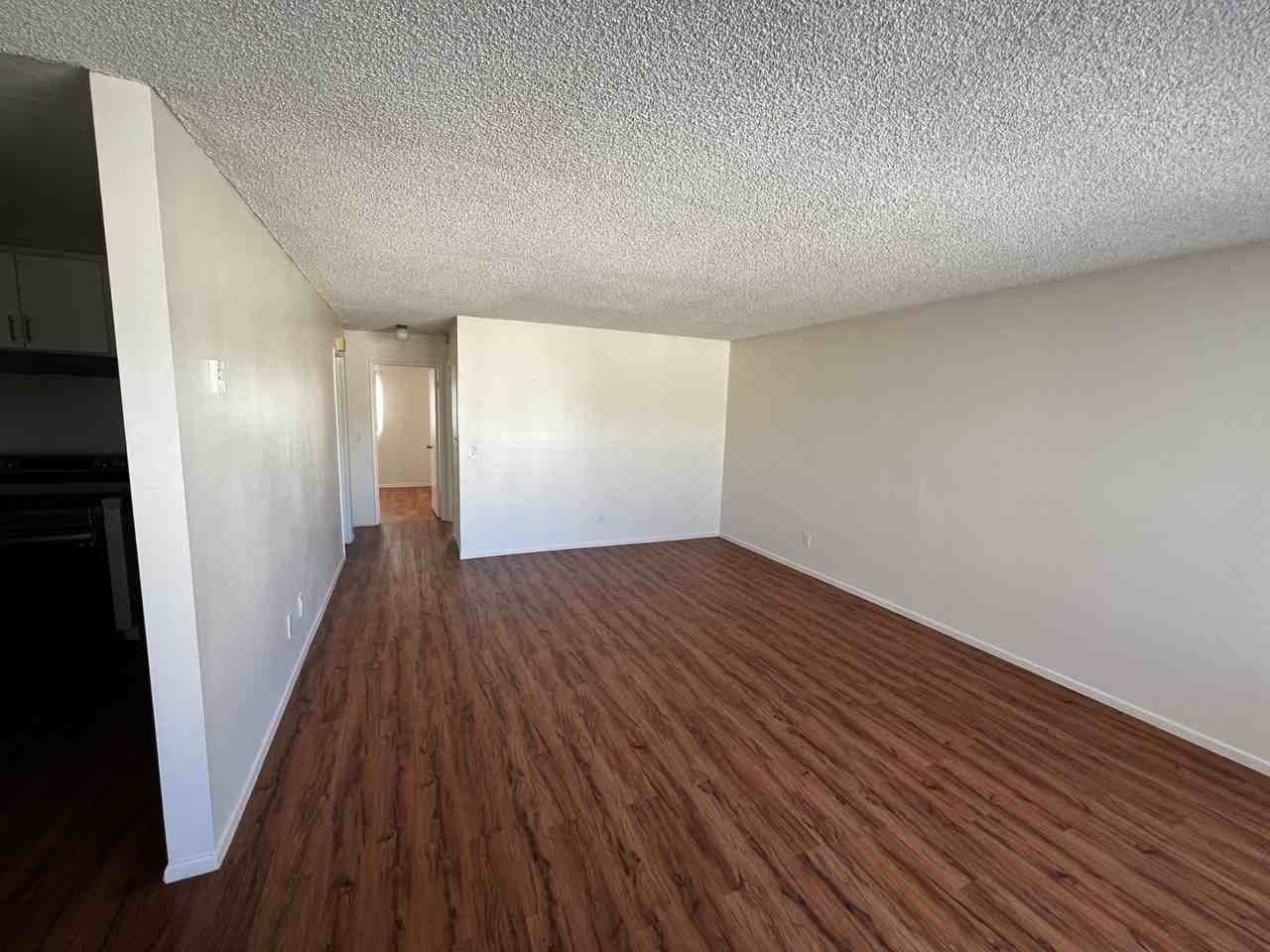 Ryon ave Apartments - Photo 4 of 7