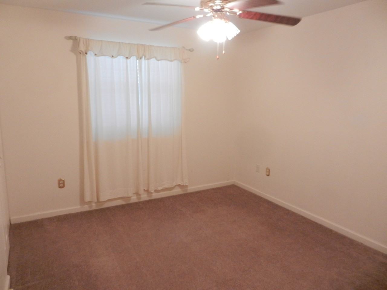 100 Azalea Rd - Photo 3 of 10