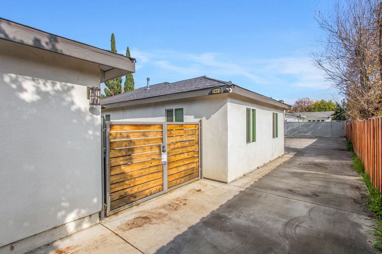 7401 Valaria Dr - Photo 2 of 41