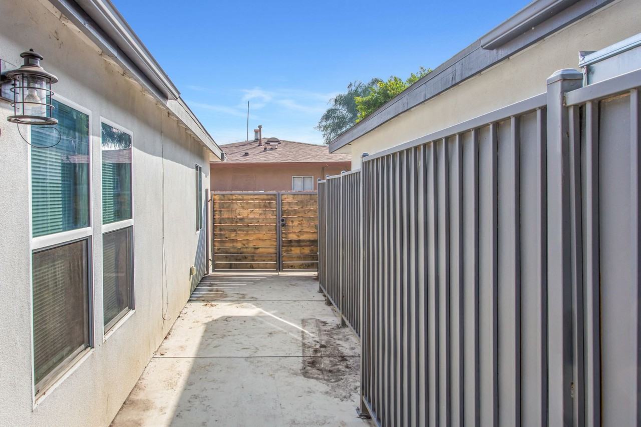 7401 Valaria Dr - Photo 6 of 41