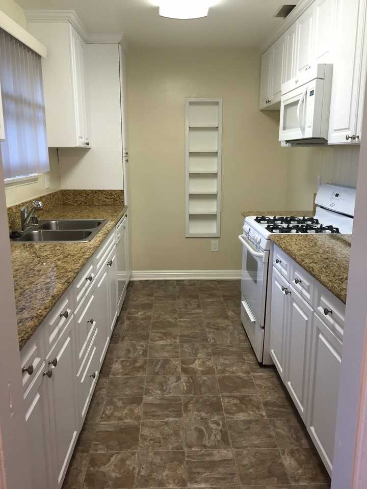 300-322 N. Hollywood Way - Photo 2 of 27