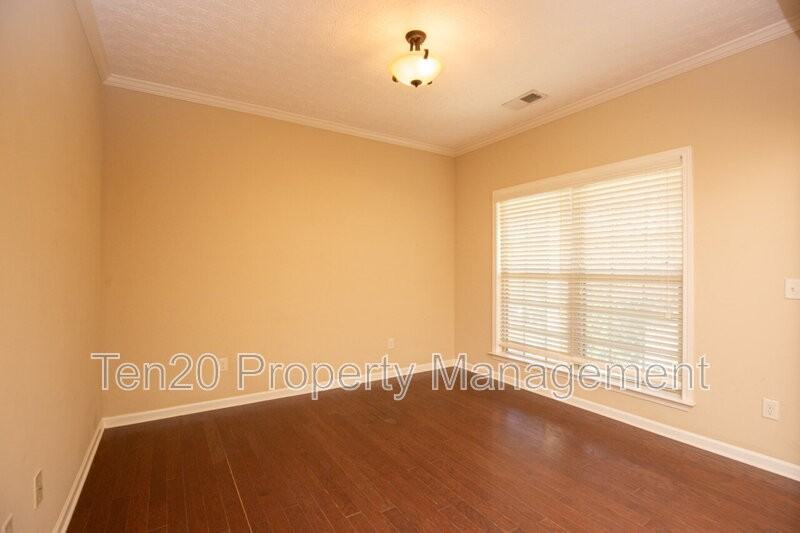 1362 Antietam Dr - Photo 5 of 11