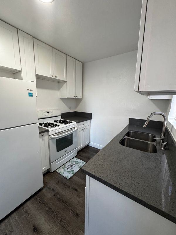 6319 Gallant St - Photo 3 of 11