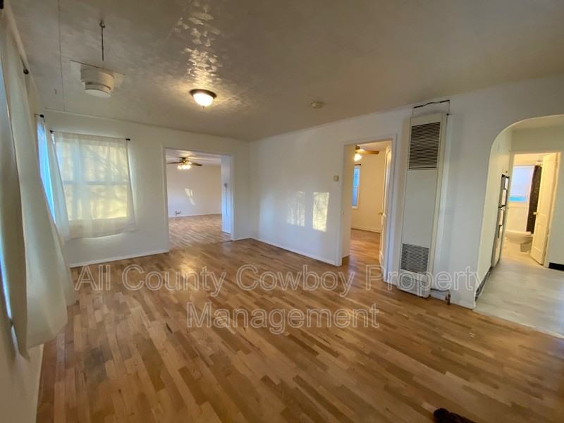 1009 E Flint St - Photo 2 of 8