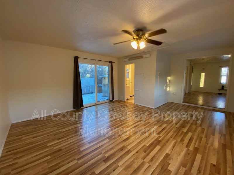 1009 E Flint St - Photo 3 of 8