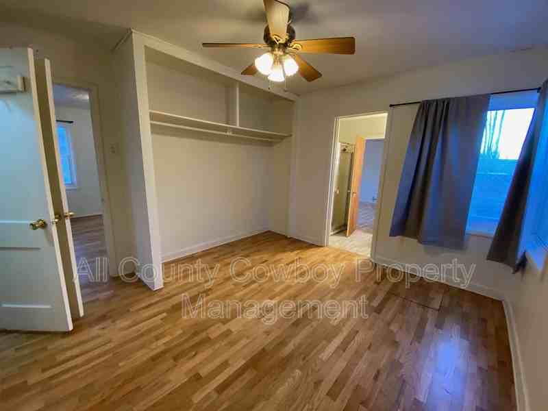 1009 E Flint St - Photo 4 of 8