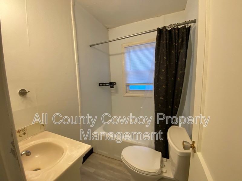 1009 E Flint St - Photo 5 of 8