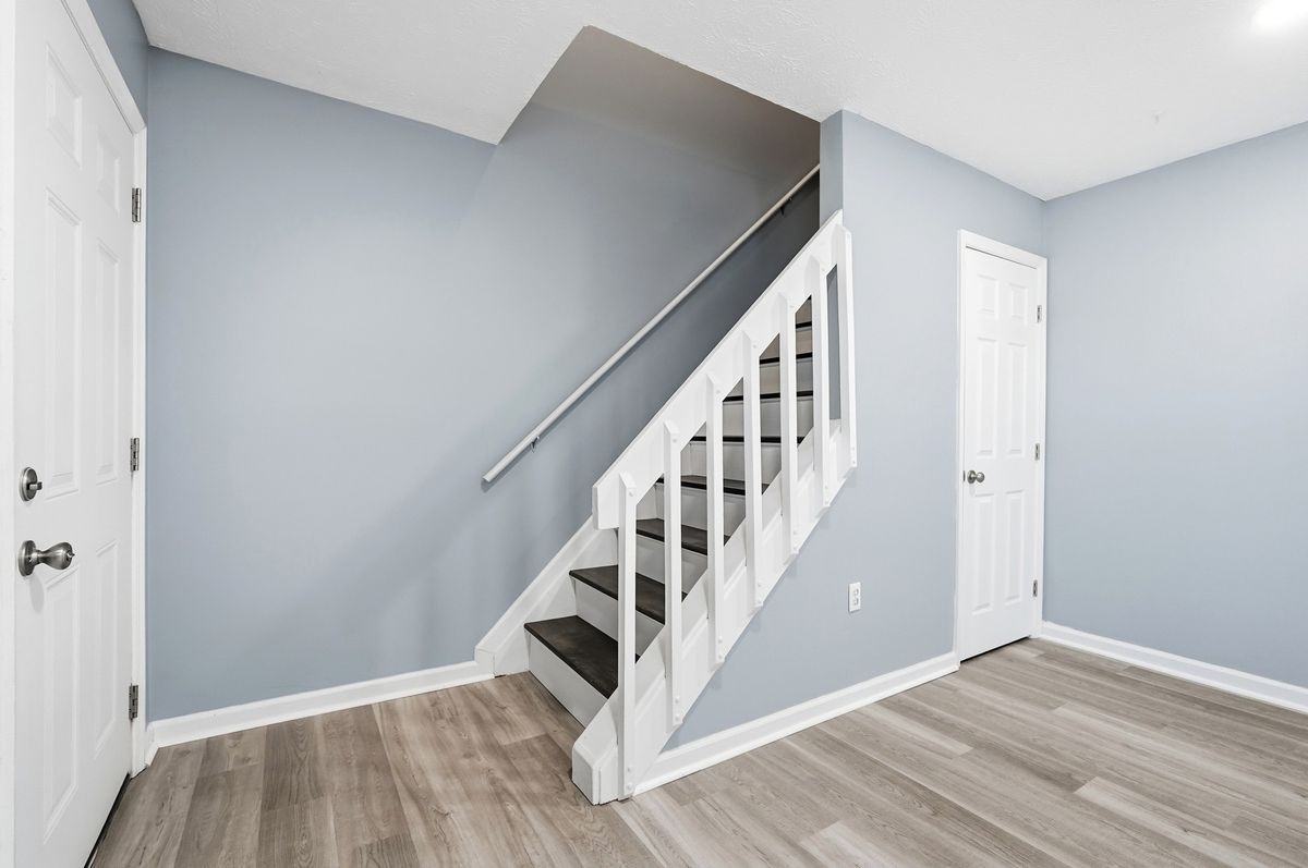 807 Trustway Ct - Photo 2 of 16