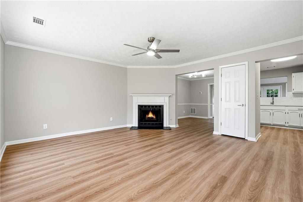 5651 Wells Cir - Photo 2 of 31