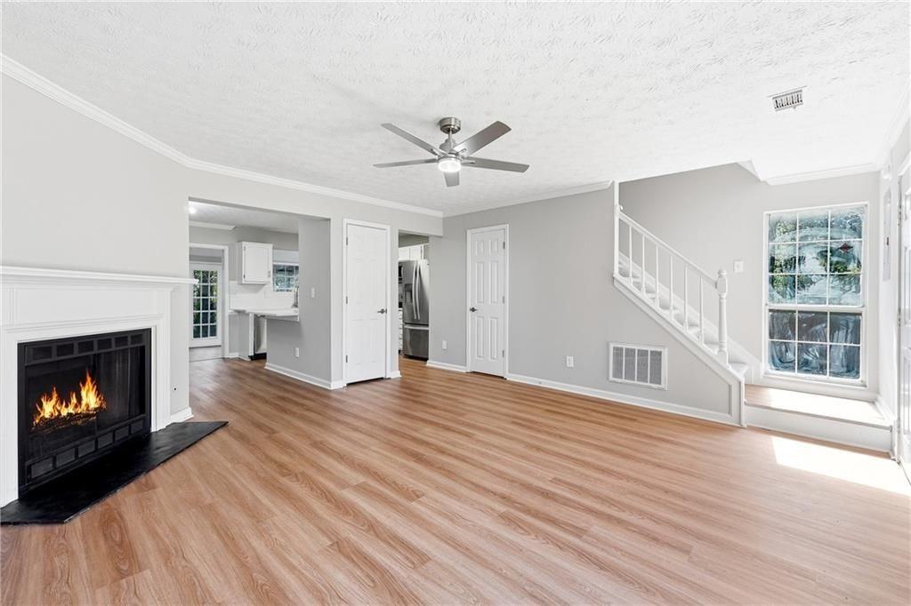 5651 Wells Cir - Photo 3 of 31