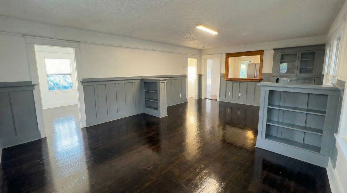 1661 W 36th Pl - Photo 3 of 12