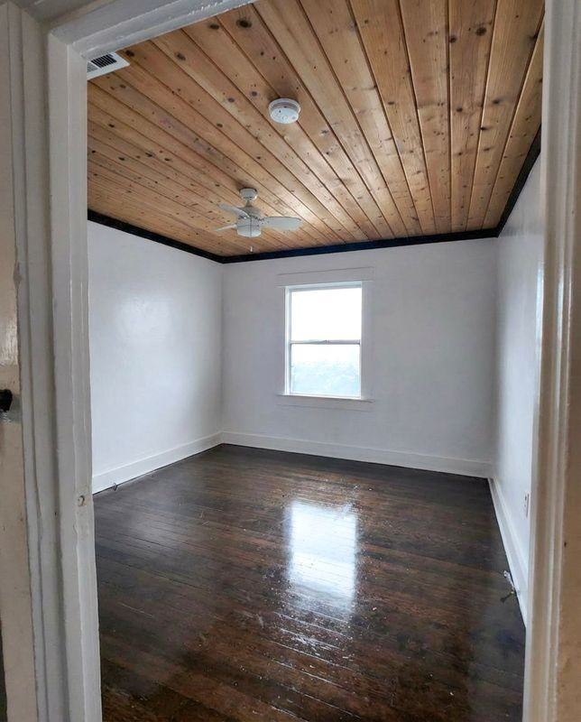1661 W 36th Pl - Photo 4 of 12