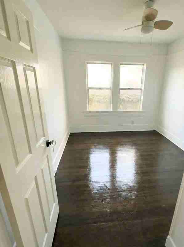 1661 W 36th Pl - Photo 5 of 12