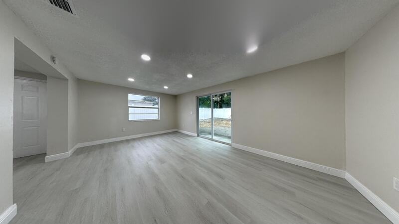 3011 N 43rd St - Photo 7 of 39