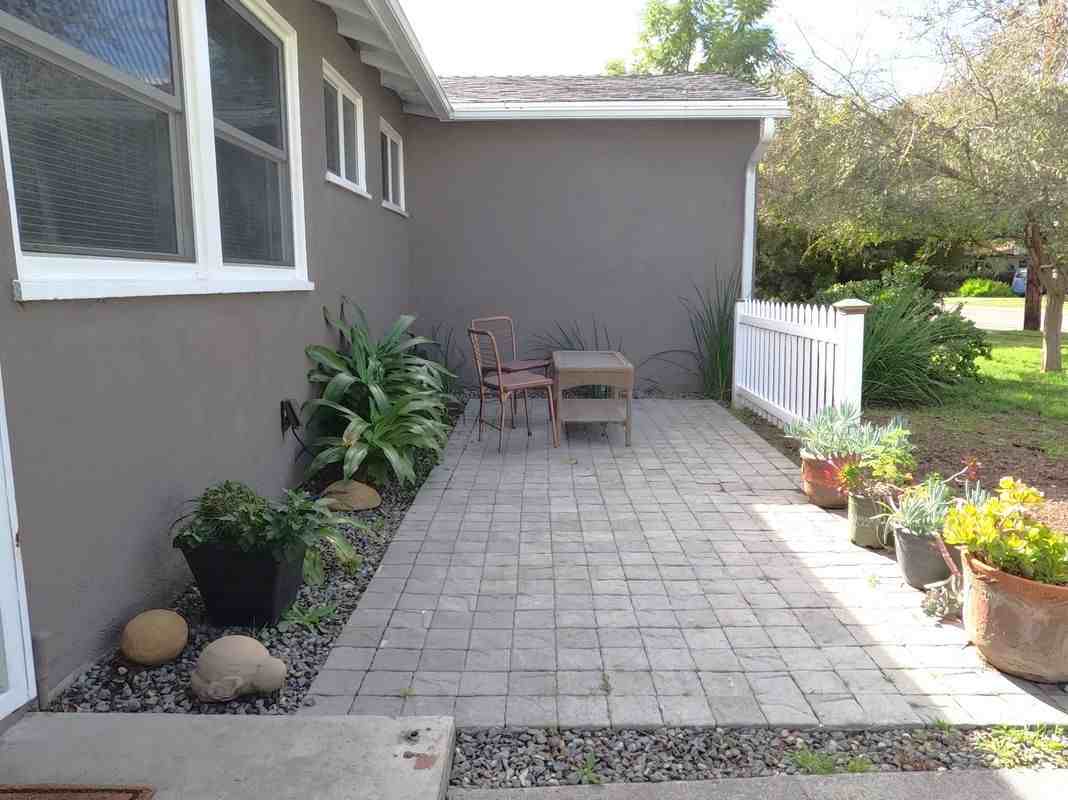 906 S Gilbert St - Photo 2 of 50