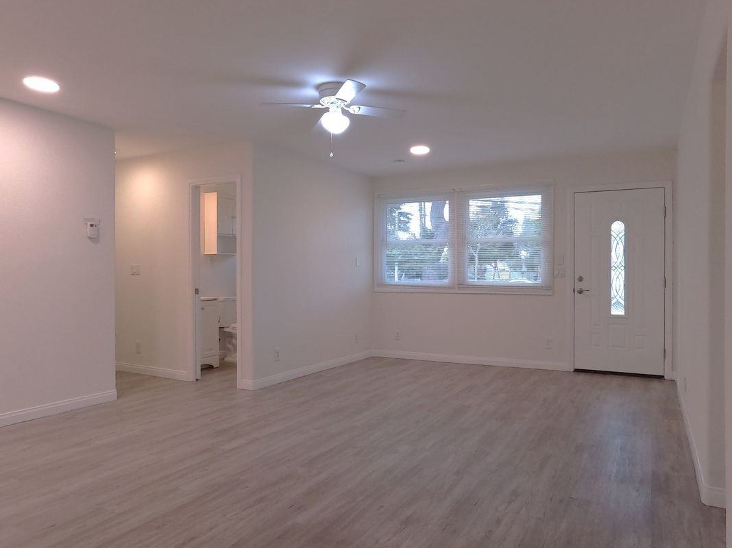 906 S Gilbert St - Photo 7 of 50