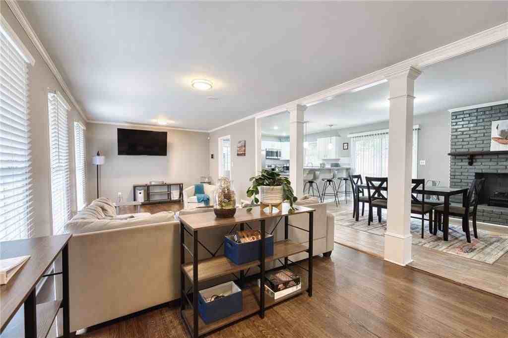 2418 Brookdale Dr Ne - Photo 4 of 38