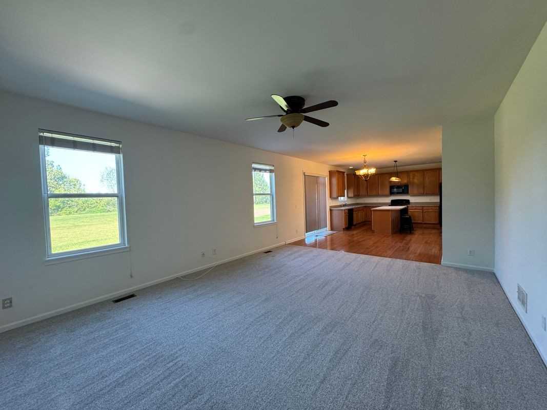 405 Preserve Dr - Photo 3 of 10