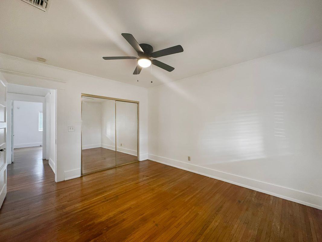 209 Elm St - Photo 5 of 17