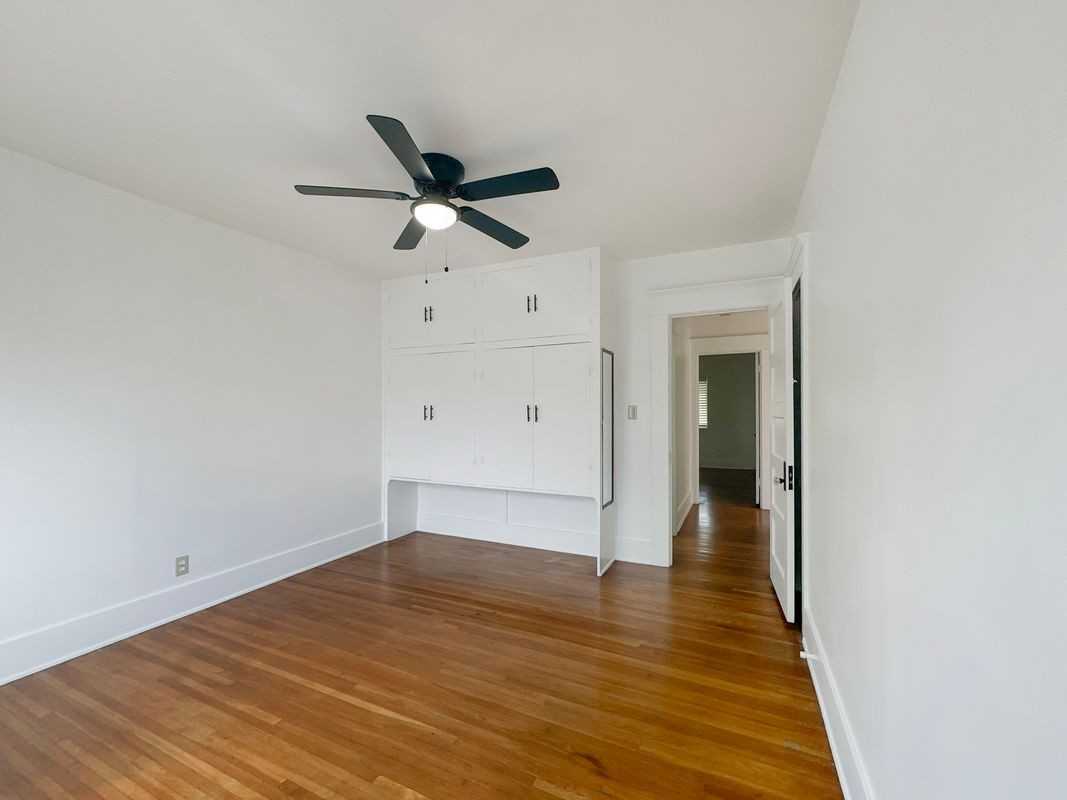 209 Elm St - Photo 6 of 17