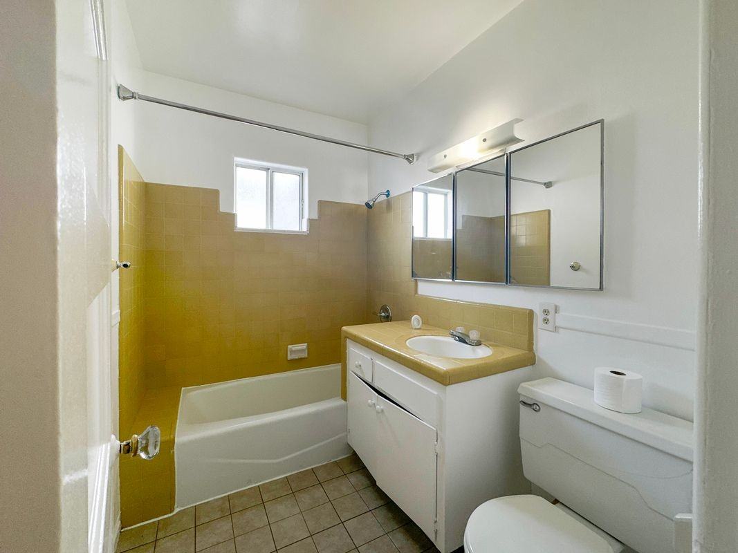 209 Elm St - Photo 7 of 17