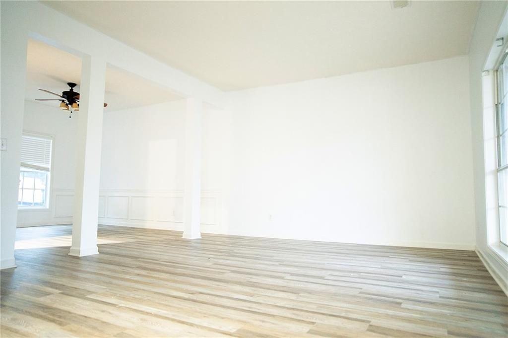 1315 Great River Pkwy - Photo 4 of 32