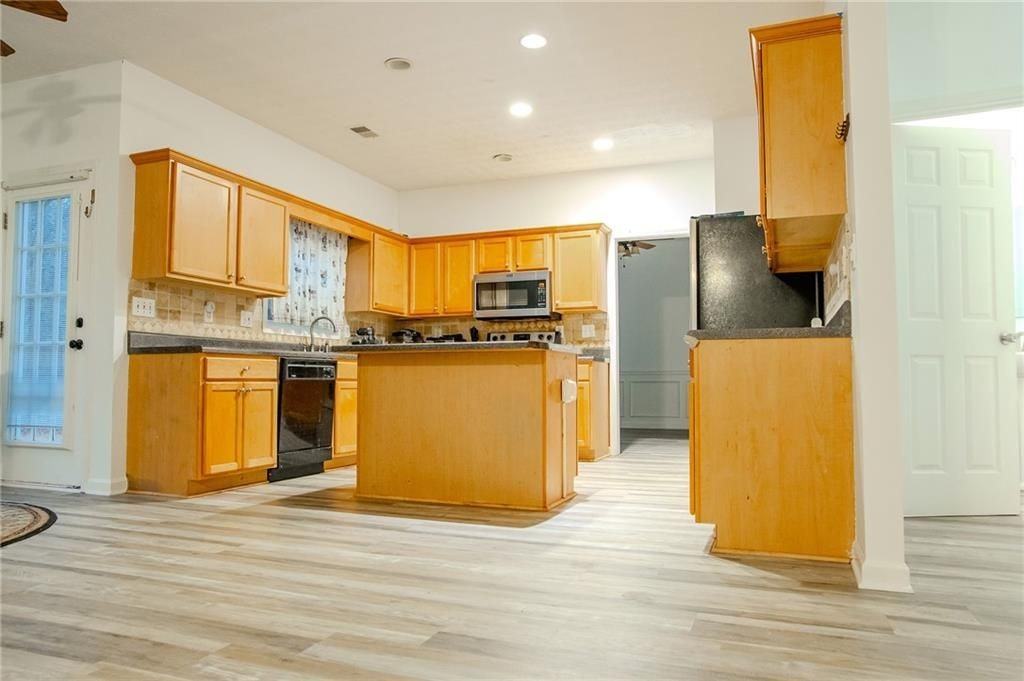 1315 Great River Pkwy - Photo 7 of 32