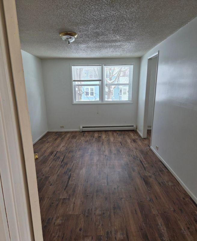 212 Sycamore St - Photo 4 of 11