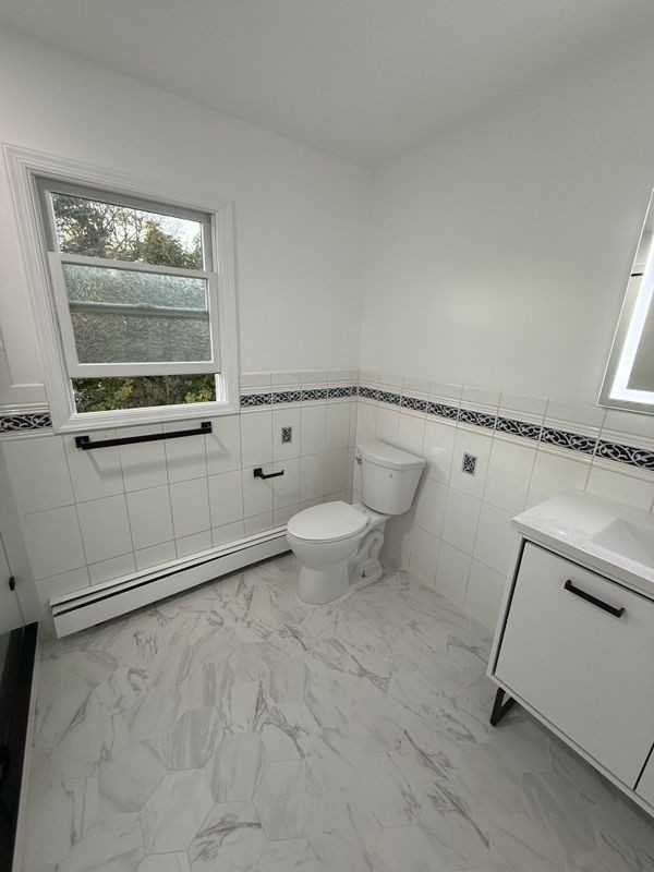 2054 Grove St ##2fl - Photo 6 of 12