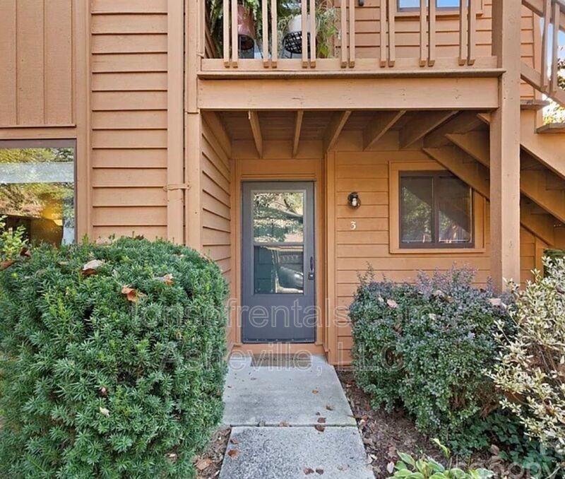 581 Courtwood Ln #3 - Photo 4 of 17