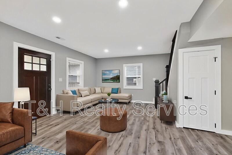 401 Trowbridge St - Photo 7 of 40