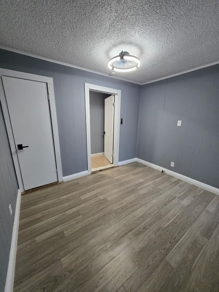 2905 Glenwood St - Photo 5 of 10