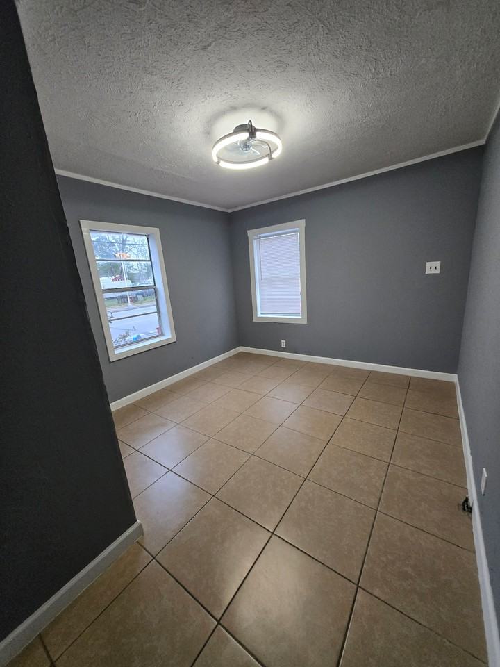 2905 Glenwood St - Photo 6 of 10