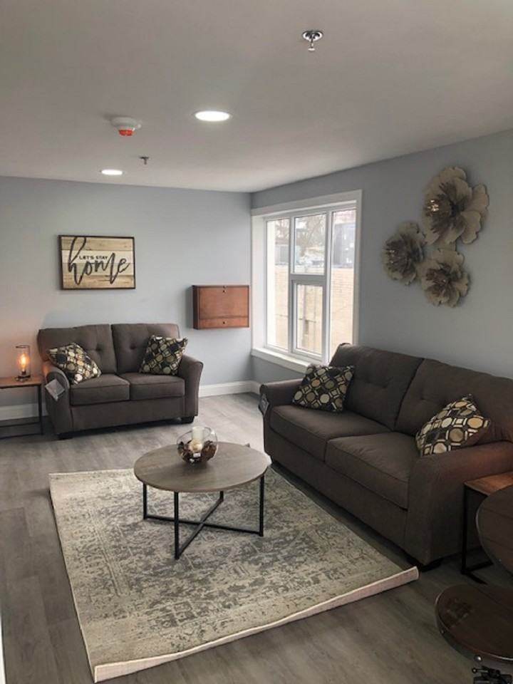 815 E Market St #1 - Photo 3 of 6