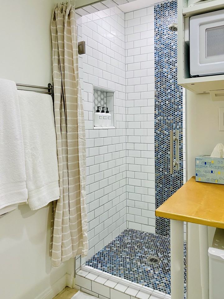 814 W Beach Ave #B - Photo 5 of 22