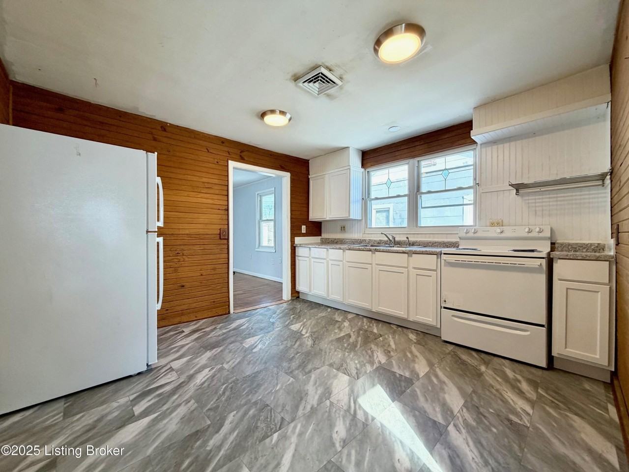 1906 Hand Ave #1906 - Photo 3 of 8