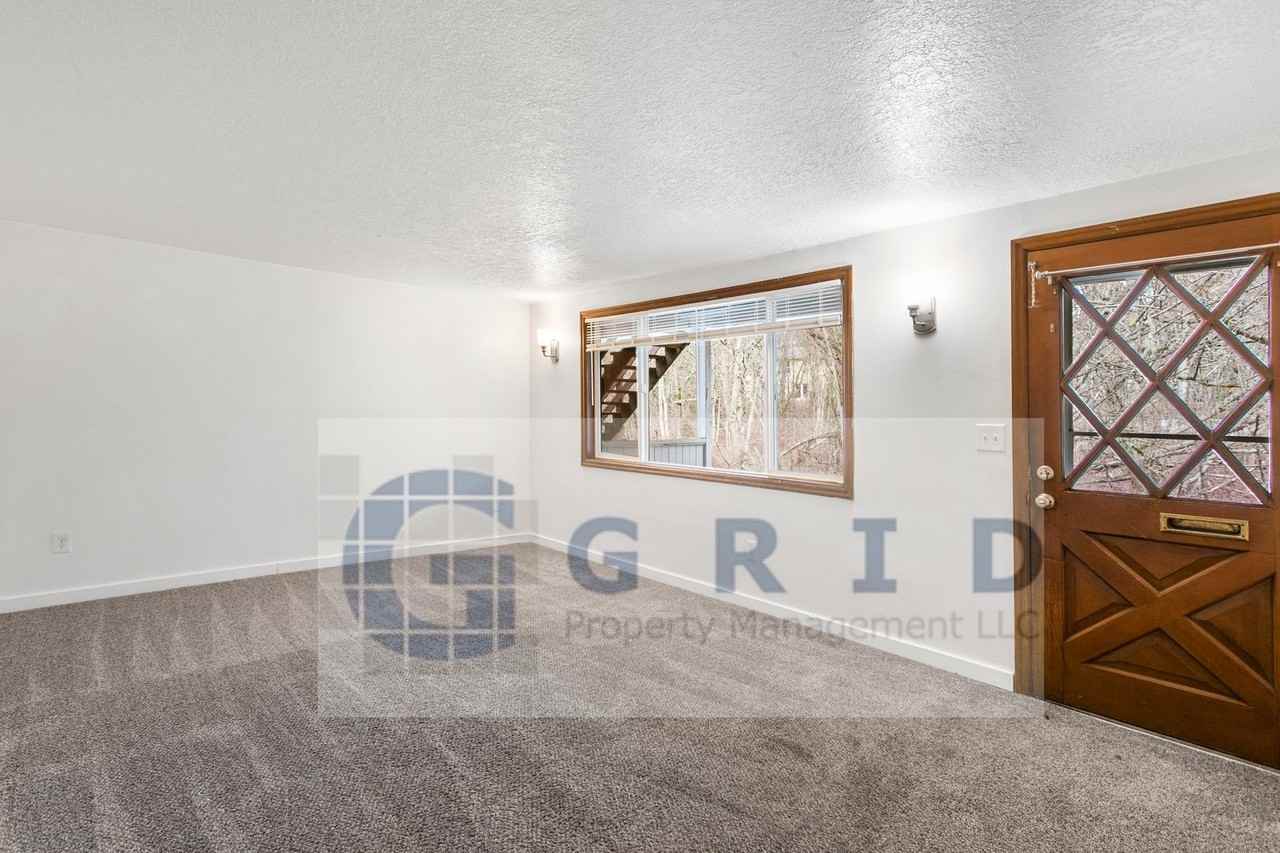 3213 Sw Marigold St - Photo 3 of 21