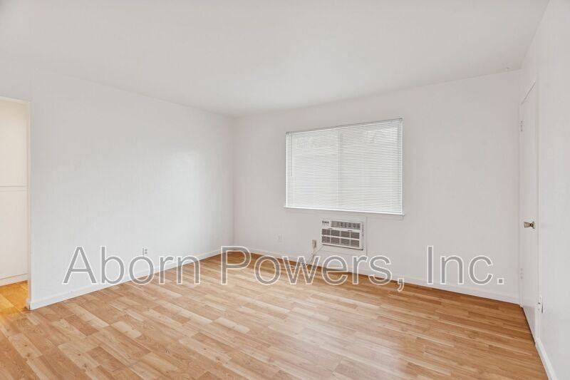 2423 Q St #8 - Photo 2 of 9