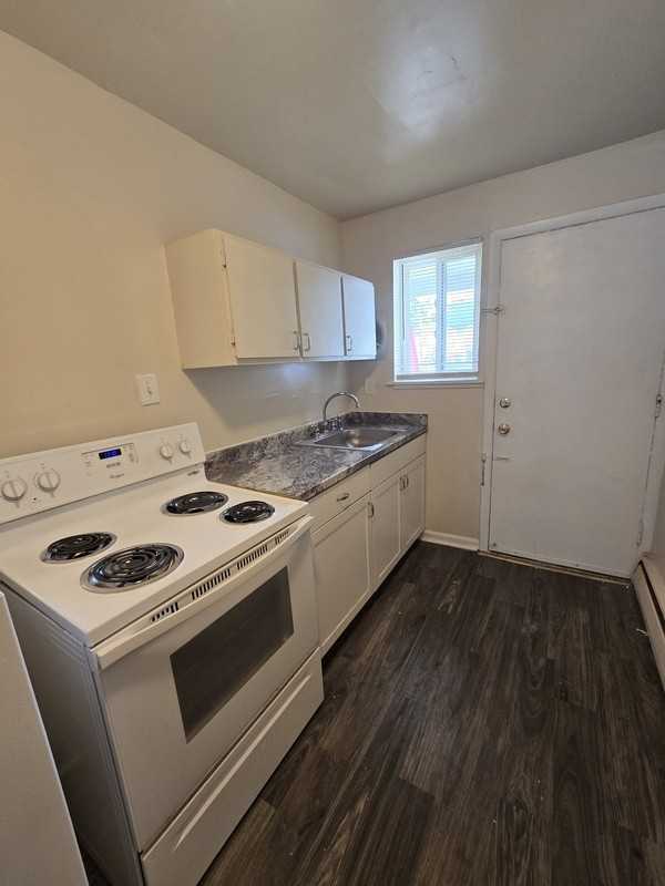 3206 Ellwood Ave #C - Photo 7 of 8