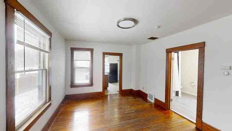 605 W Washington St - Photo 4 of 14