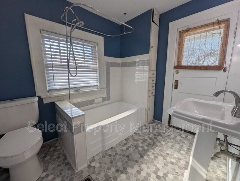 1131 Pemberton Dr - Photo 2 of 28