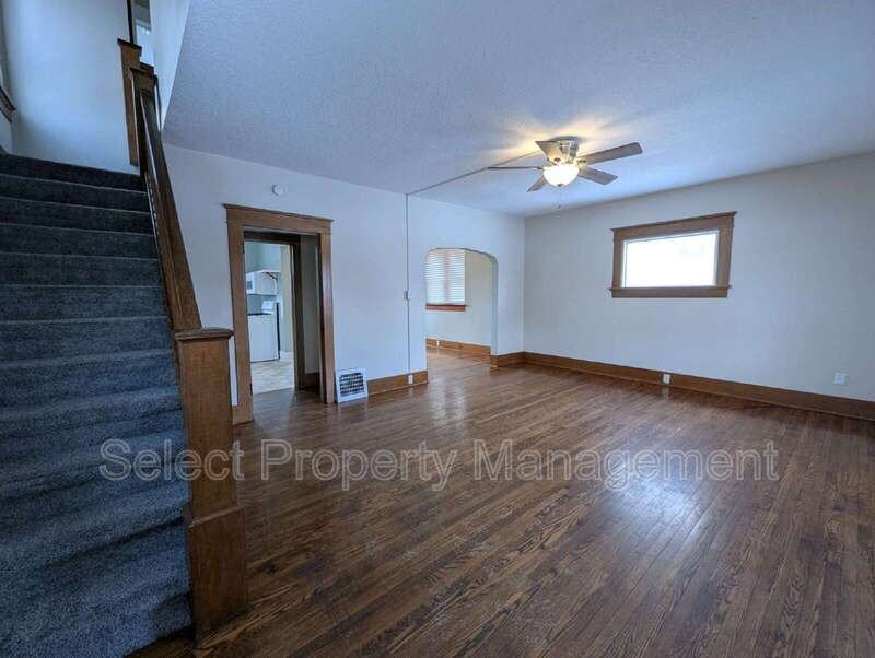 933 Cottage Ave - Photo 2 of 21