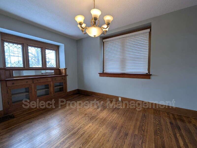 933 Cottage Ave - Photo 4 of 21