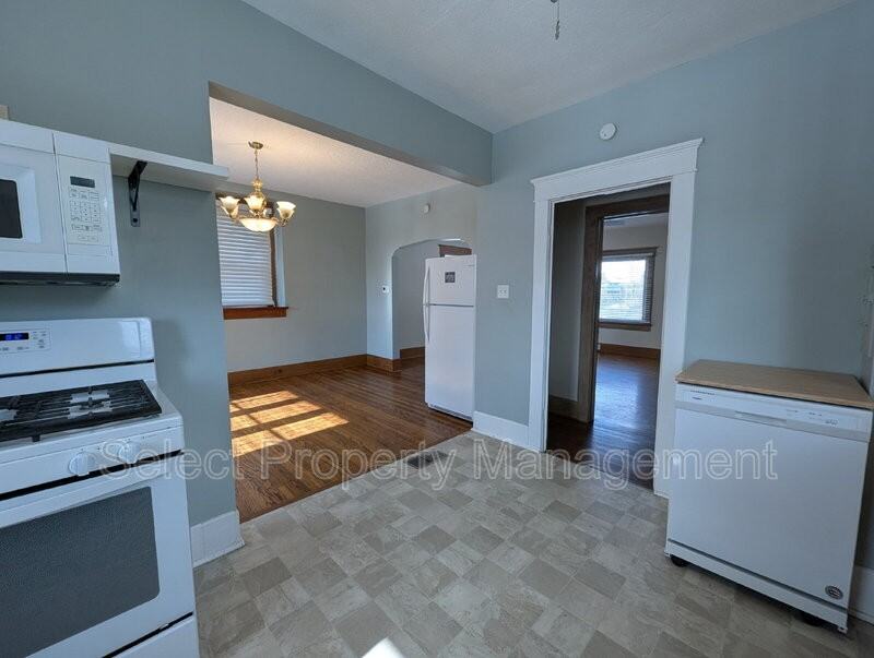 933 Cottage Ave - Photo 7 of 21