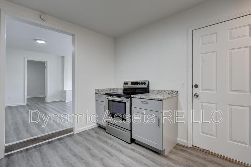 208 E Park St #B - Photo 4 of 25