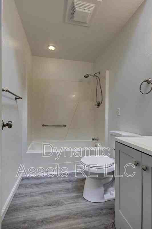 208 E Park St #B - Photo 7 of 25