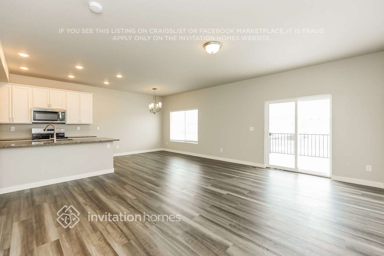 6246 Bobolink Ln - Photo 4 of 18