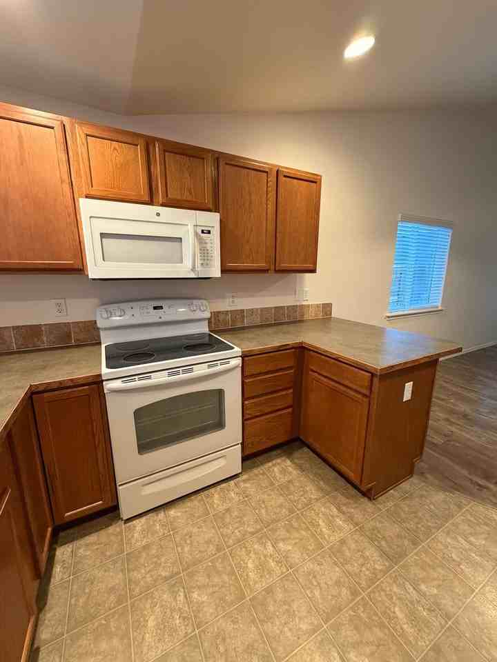 1403 E Crossroads Dr - Photo 2 of 13