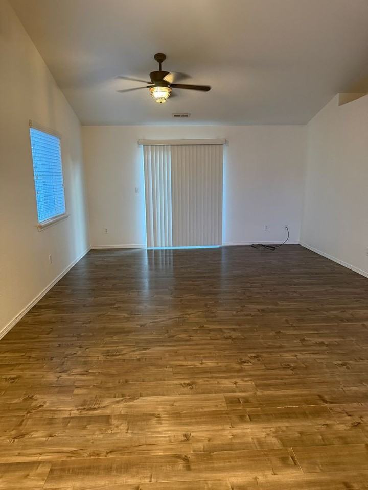 1403 E Crossroads Dr - Photo 4 of 13